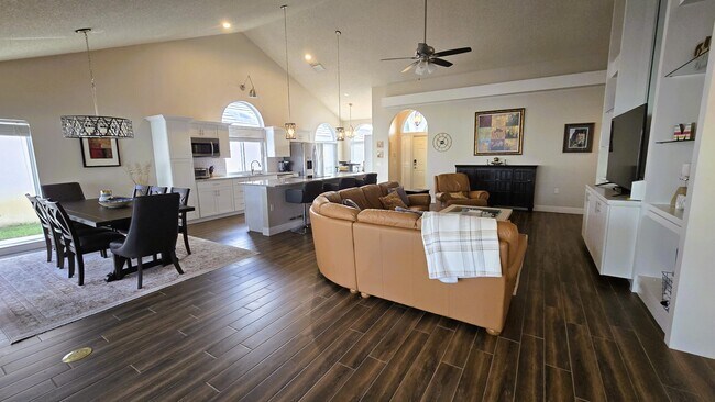 Foto del edificio - 2295 Saratoga Ln