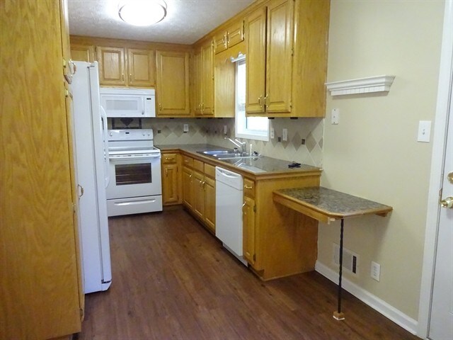 Building Photo - 424 Spring Falls Dr