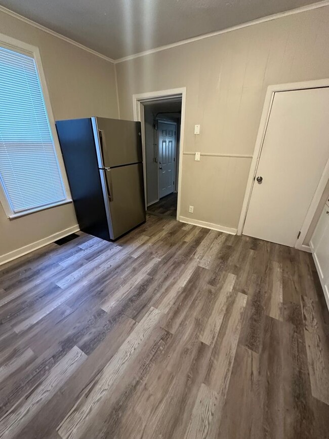 Building Photo - Single Level 1 BD + bonus room. NEW EVERYT...