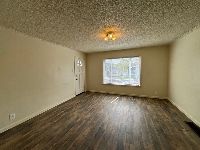 Building Photo - 424 N 13th Ave