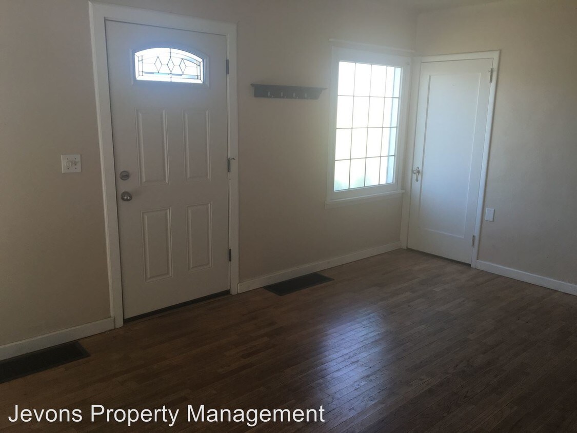 Foto principal - 2202 W Lincoln Ave