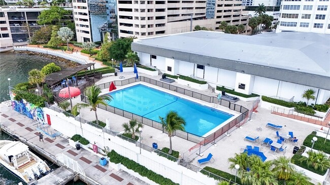 Foto del edificio - 801 Brickell Bay Dr