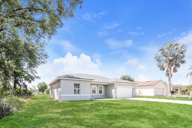 Building Photo - 708 Martin Ln