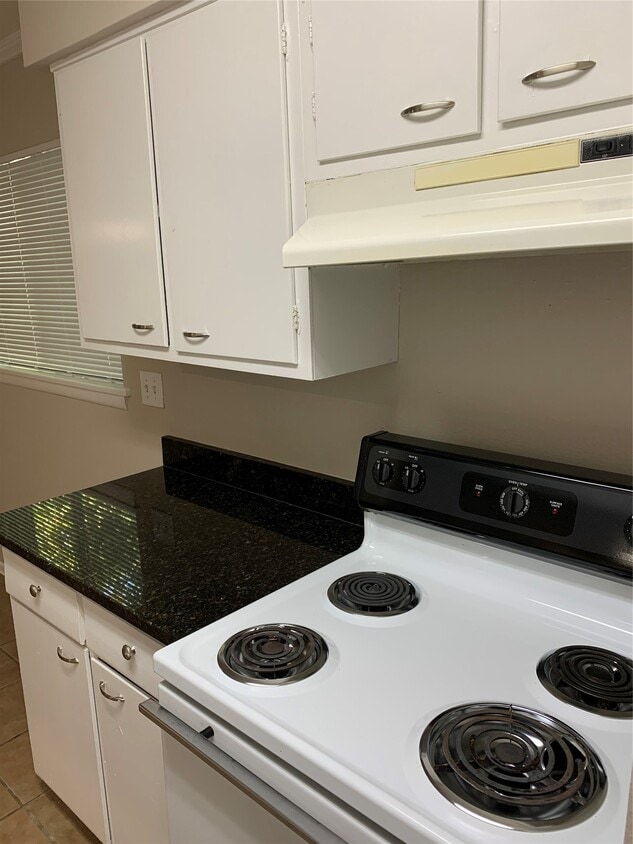 Building Photo - 1412 Hawthorne St