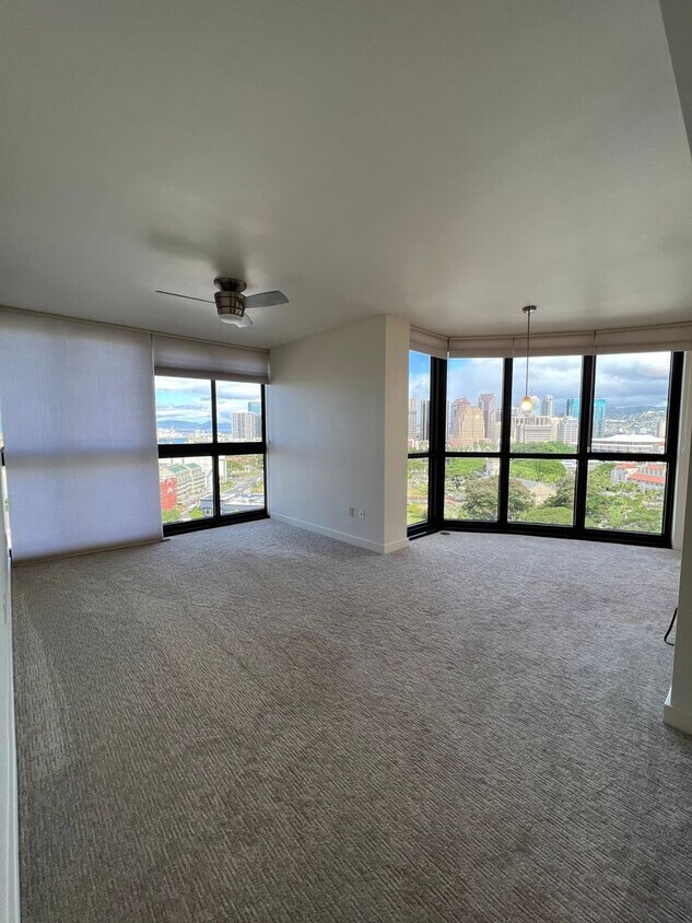 Primary Photo - 1 bed, 1 bath in Kakaako with covered park...