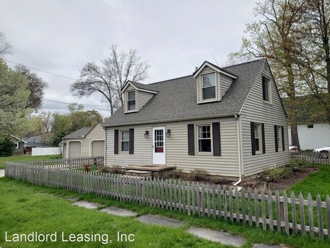 Building Photo - 3 br, 1 bath House - 32703 Lake Road