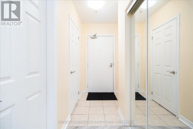 Building Photo - 10 Mendelssohn St