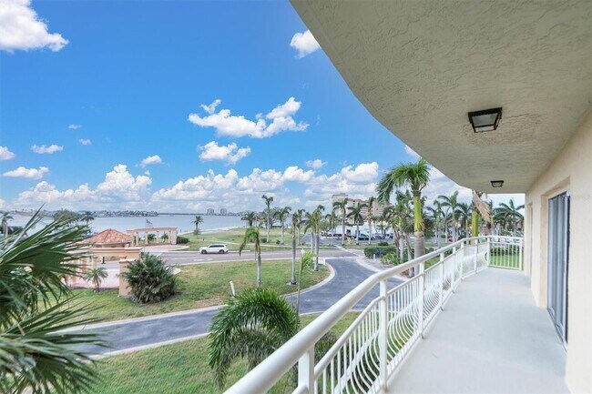 Building Photo - 4900 Brittany Dr S