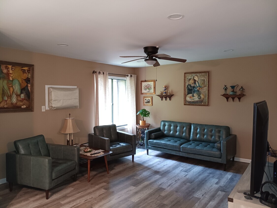 Foto principal - 54 Amberly Dr