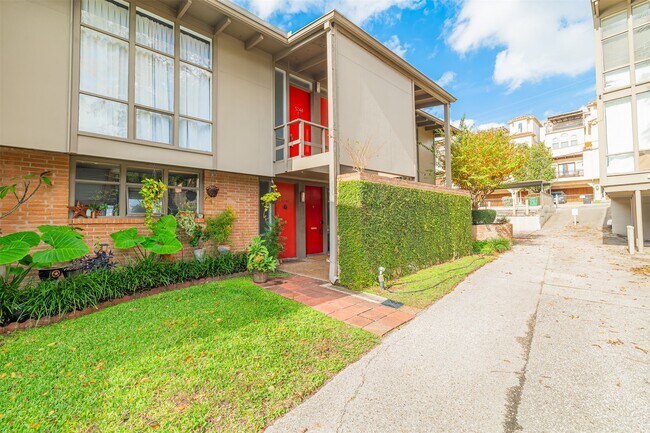 Foto del edificio - 5246 Memorial Dr