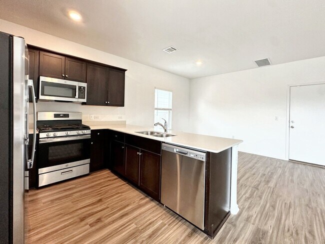 Foto del edificio - Modern 4/BR 2.5/BA Home with Spacious Livi...