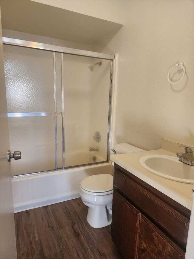 Building Photo - 2323 Chester Ln