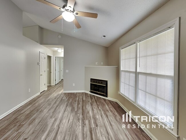 Foto del edificio - 2437 River Chase Dr