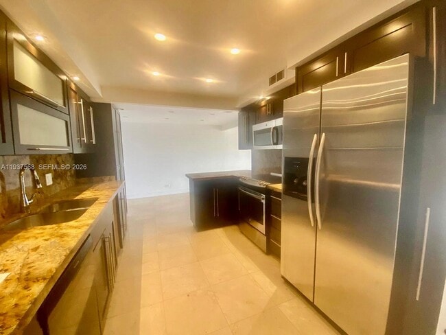 Foto del edificio - 1800 NE 114th St