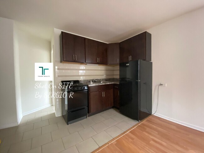 Foto del edificio - 3931 N Clarendon Ave