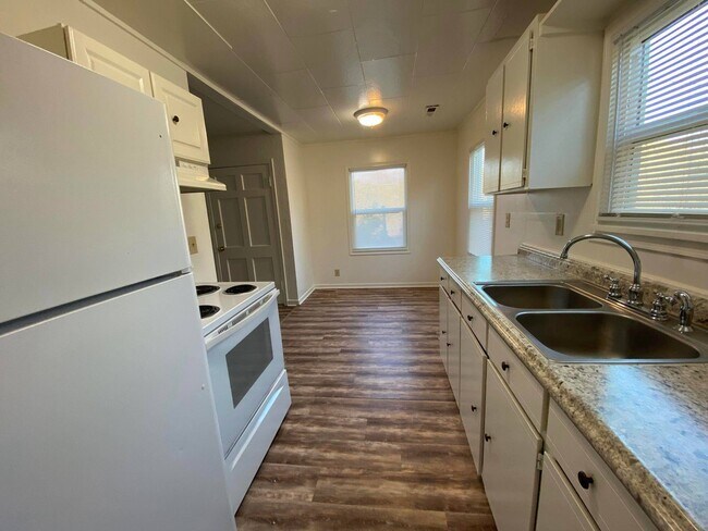 Building Photo - 3 br, 1 bath House - 152 Lone Pine Lane