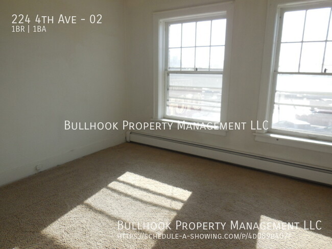 Building Photo - Updated 1 bedroom apartment located in dow...