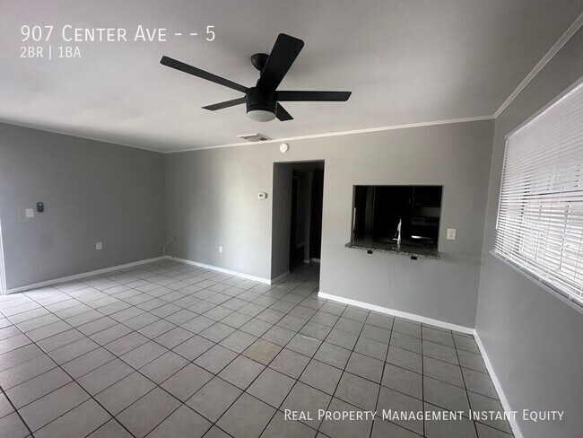 Foto del edificio - 907 Center Ave