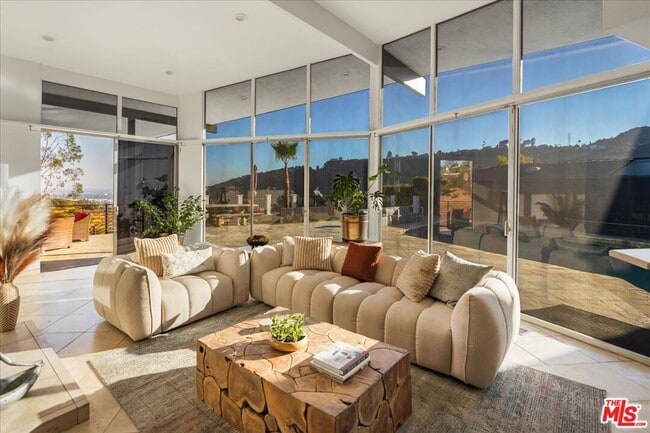 Foto del edificio - 6530 Lakeridge Rd