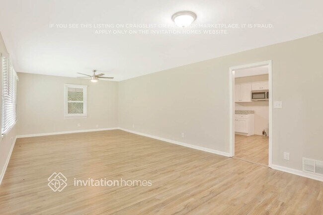 Building Photo - 1554 N Columbia Pl