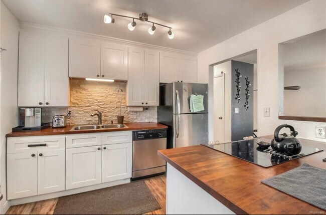 Foto del edificio - 9173 Everett St