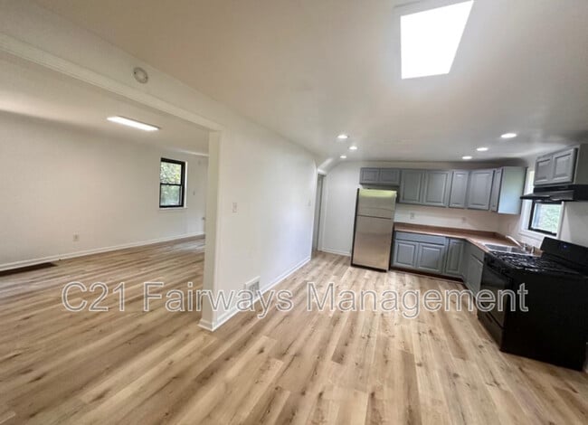 Foto del edificio - 10318 Lindberg Ave