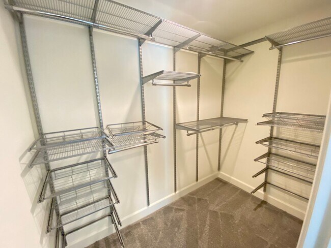 Foto del edificio - Gorgeous 3 bedroom 2 bath single family ho...