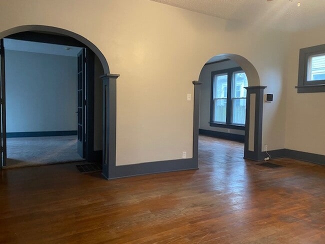 Photo - 3 Bed 1.5 Bathroom for rent in Dayton* House