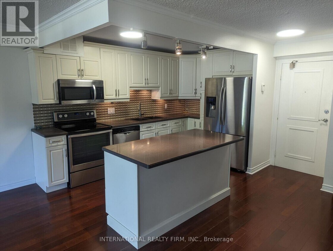 Primary Photo - 2929-2929 Aquitaine Ave