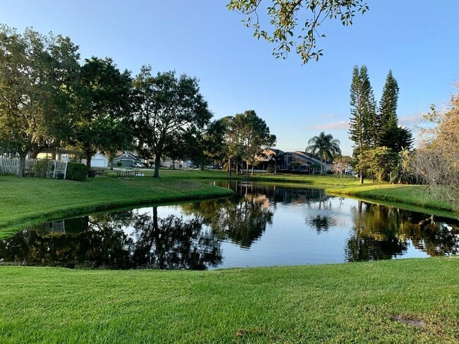 Foto del edificio - 2712 Stone Oak Dr