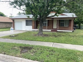 Building Photo - 1302 Becker Dr