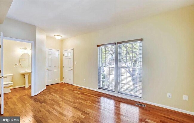 Building Photo - 6534 Parish Glebe Ln