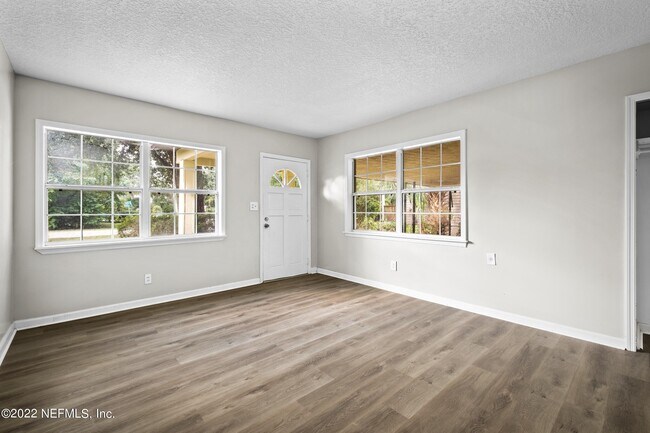 Foto del edificio - 1311 Pullen Rd