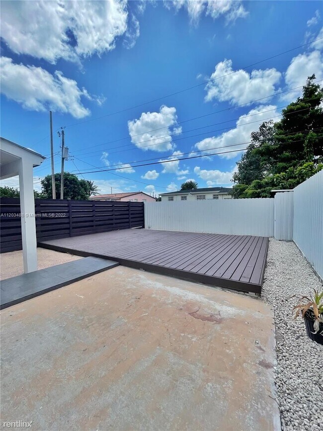 Foto del edificio - 3 br, 2 bath House - 40 W 64th St