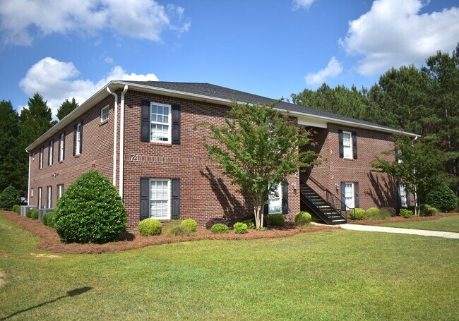 Foto del edificio - Three bedroom - Three bathroom apartments at University Park in Lillington, NC!
