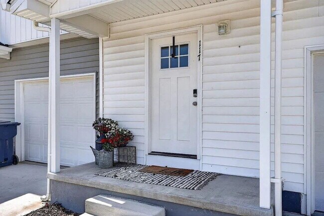 Building Photo - Like-New 2024 Townhome with Mountain Views, Garage & Backyard
