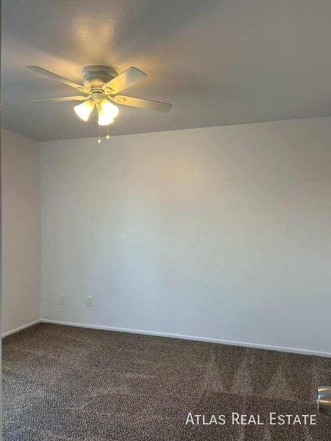 Foto del edificio - 1045 E University Dr