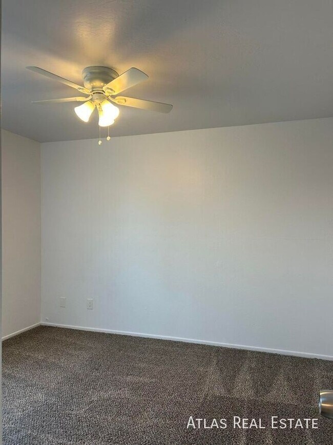 Building Photo - 1045 E University Dr