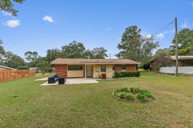 Building Photo - 2003 Roebuck St