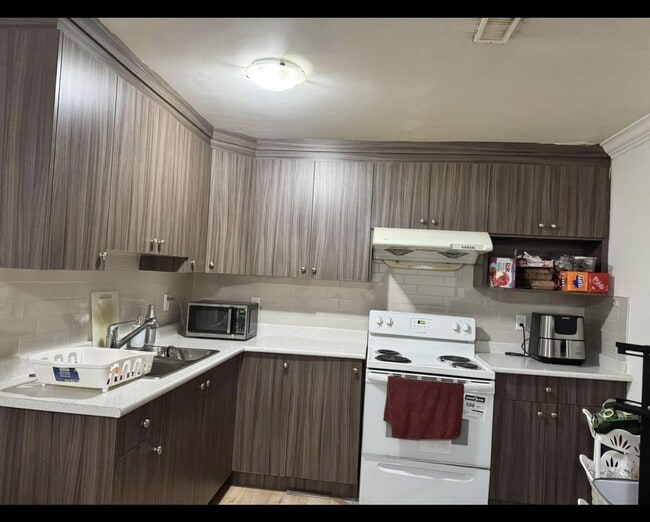 Building Photo - 14435 Chartwell Dr