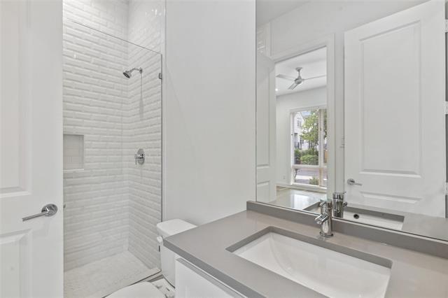 Building Photo - 3200 Rosedale