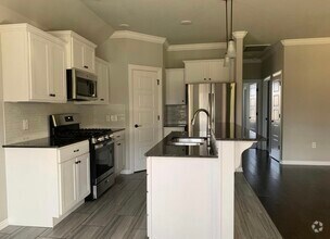 Building Photo - 910 Lakeview Dr