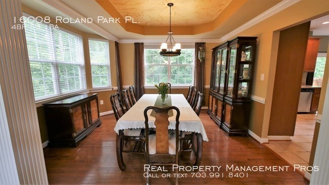Foto del edificio - 16008 Roland Park Pl