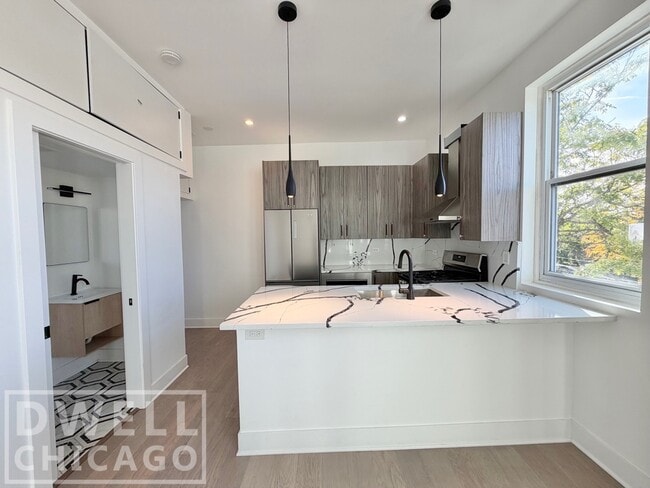 Building Photo - 452 N Racine Ave