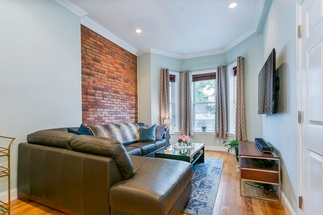 Foto del edificio - 695 E 8th St