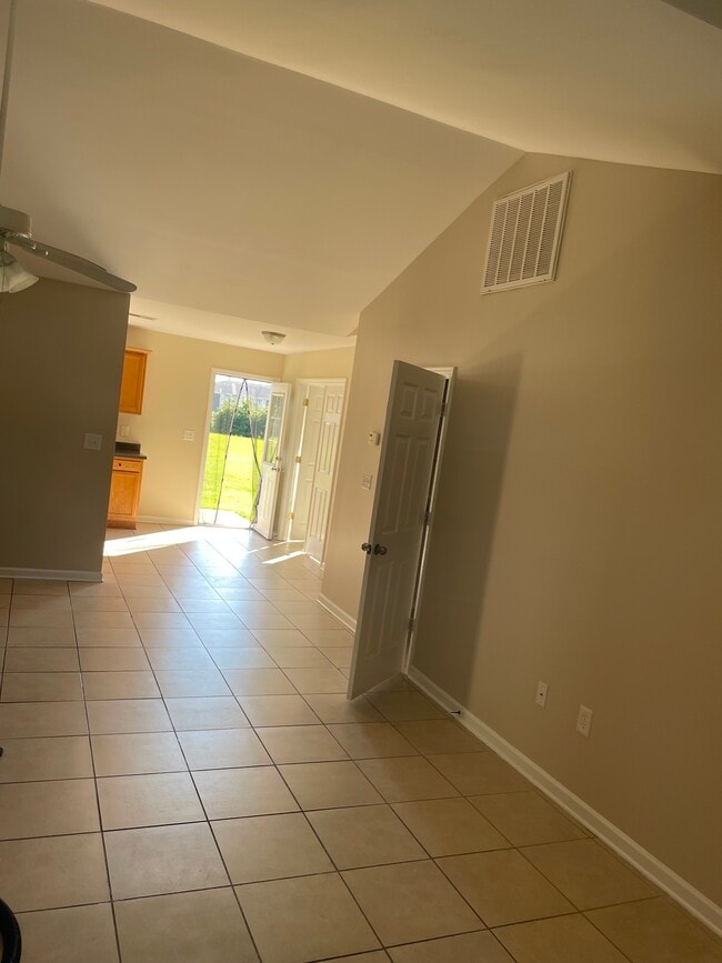 Building Photo - 512 Victoria Manor Dr