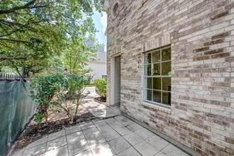 Building Photo - 2802 Austin St