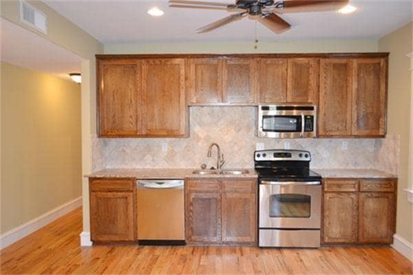 Building Photo - 104 S Rosemont Ave