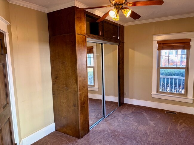 Building Photo - 125 E 39th St