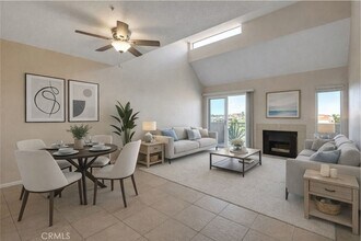 Building Photo - 450 E 4th St